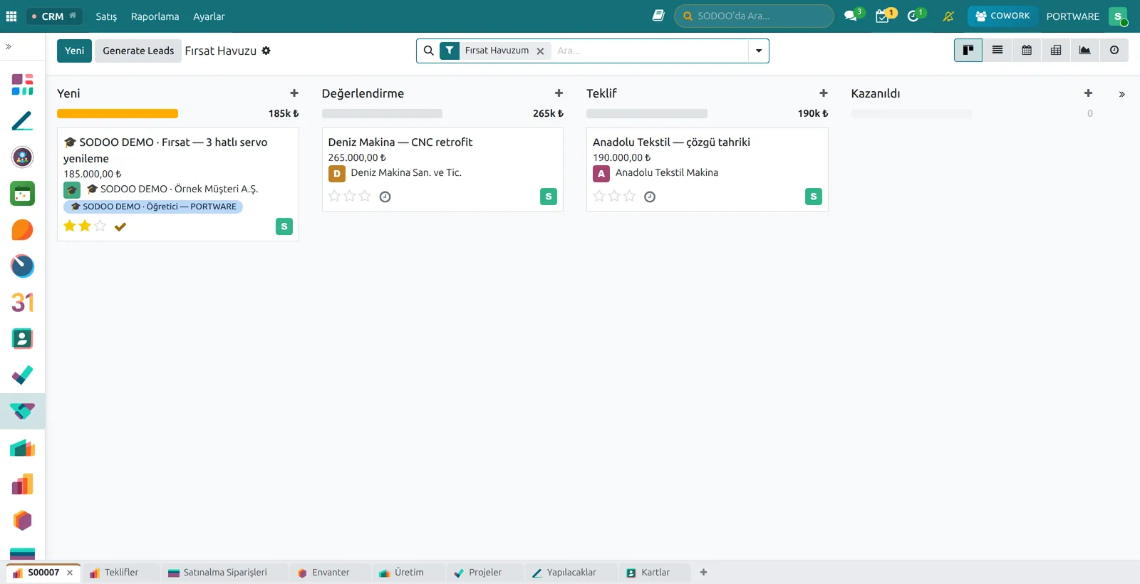 Aşamalara göre fırsatlar ve beklenen gelirle CRM satış hattı